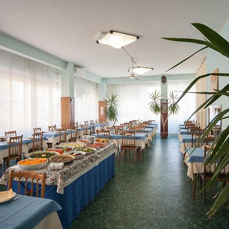 Hotel Madison Riccione Buitenkant foto