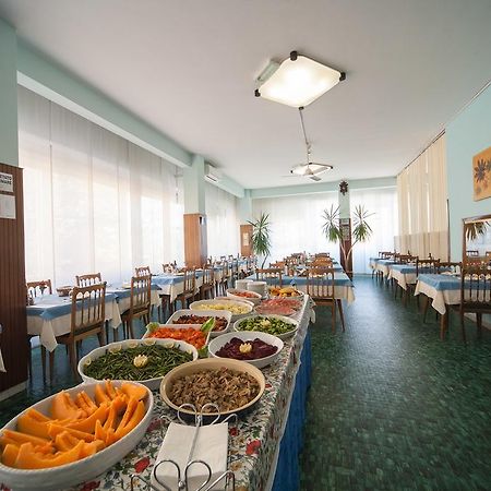Hotel Madison Riccione Buitenkant foto