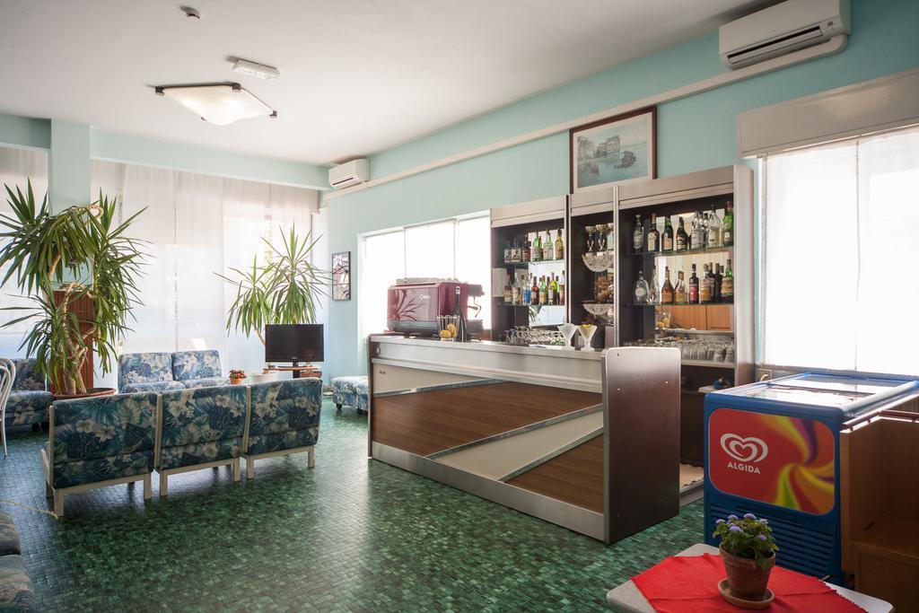 Hotel Madison Riccione Buitenkant foto