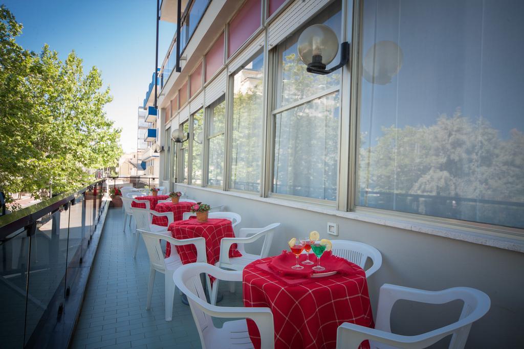 Hotel Madison Riccione Buitenkant foto