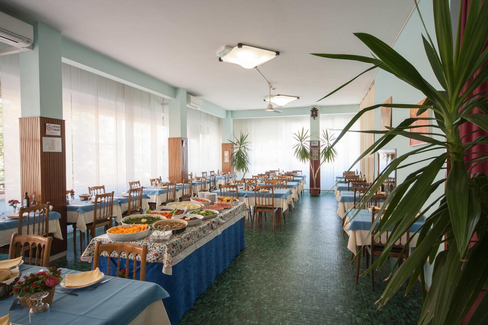Hotel Madison Riccione Buitenkant foto
