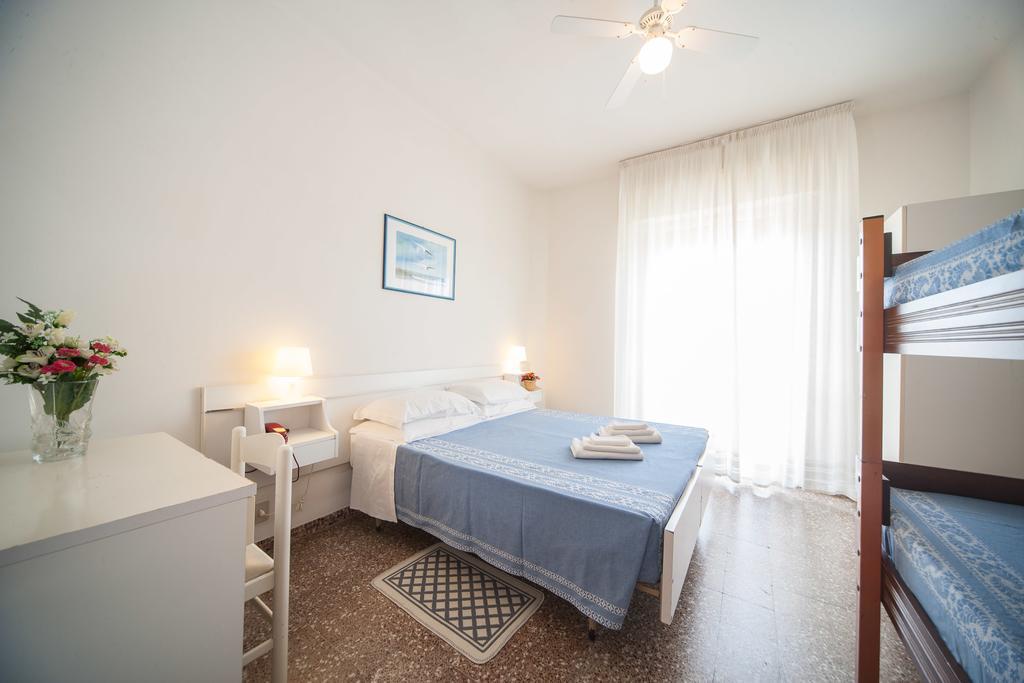 Hotel Madison Riccione Buitenkant foto
