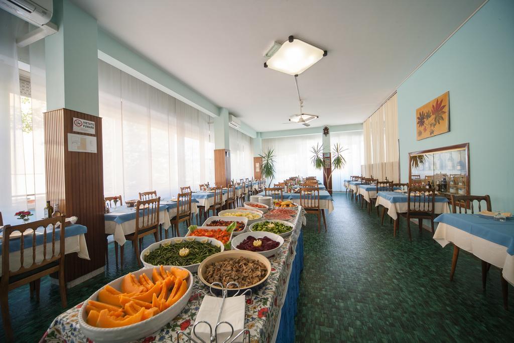 Hotel Madison Riccione Buitenkant foto