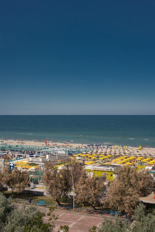 Hotel Madison Riccione Buitenkant foto