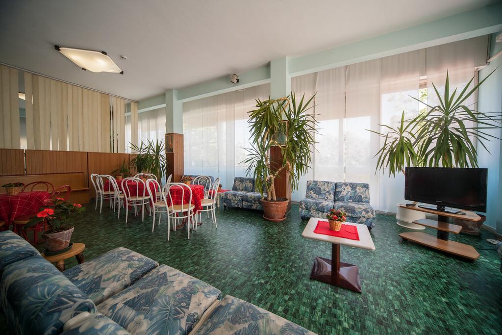 Hotel Madison Riccione Buitenkant foto
